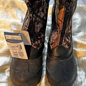 BOOTS, SNOWMOBILE, MID-CALF, ASCENT, SZ 6 BUT FITS ME AND I'M A LADIES 8, CAMO